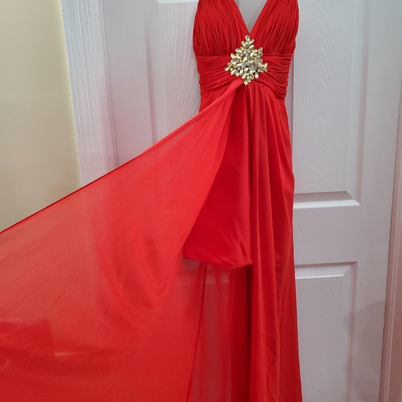 Red Dress - Picture 2 of 8